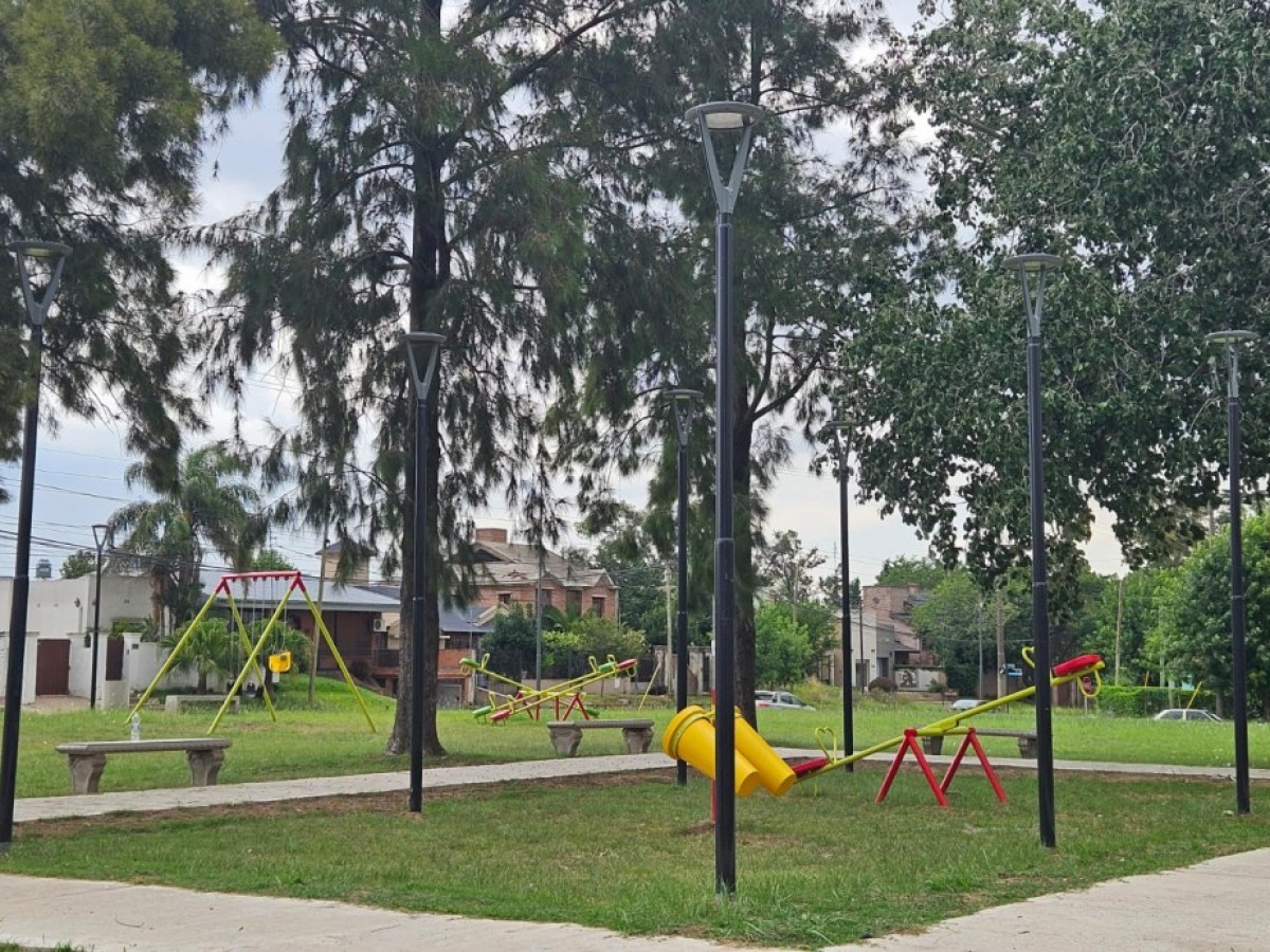 El Municipio realiza obras de mejoramiento en la nueva plaza del barrio San Bernardo 