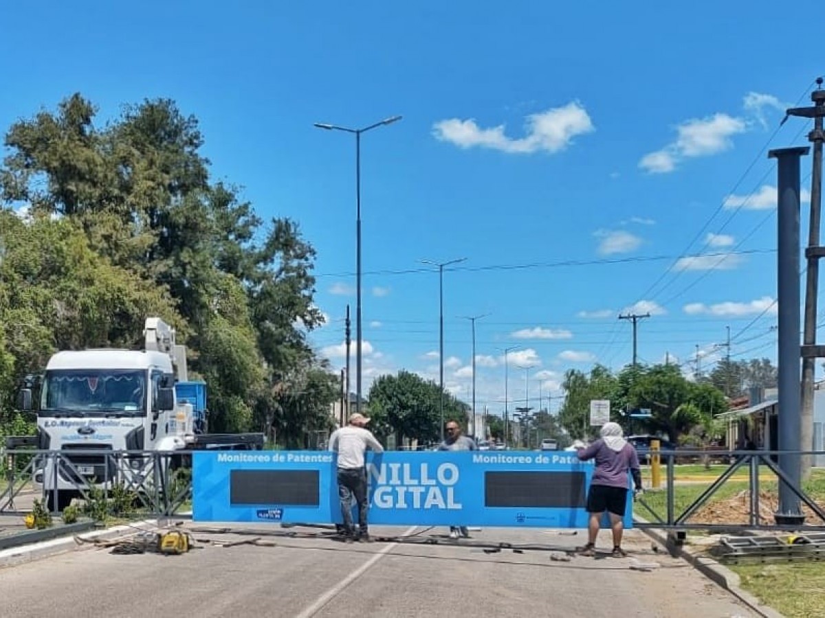 Continúa la instalación de lectoras de patentes en accesos a Luján