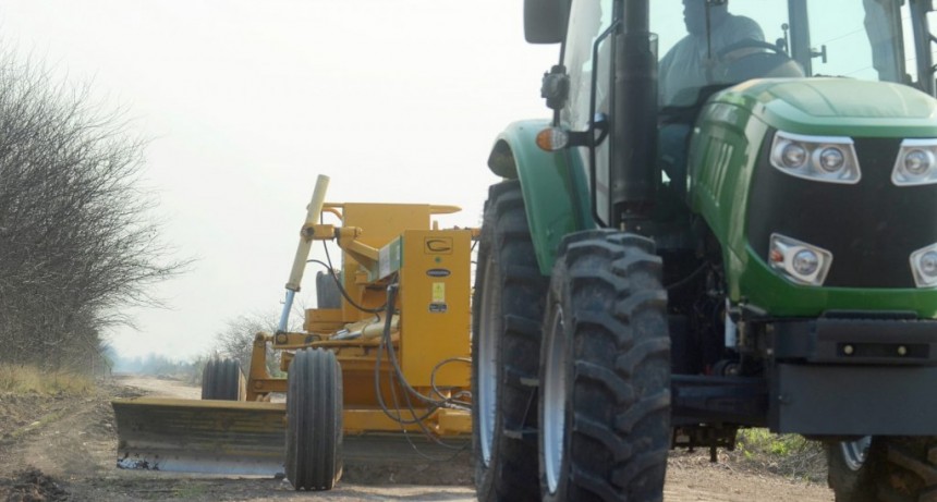 Continúan los trabajos de mejoramiento de caminos rurales  