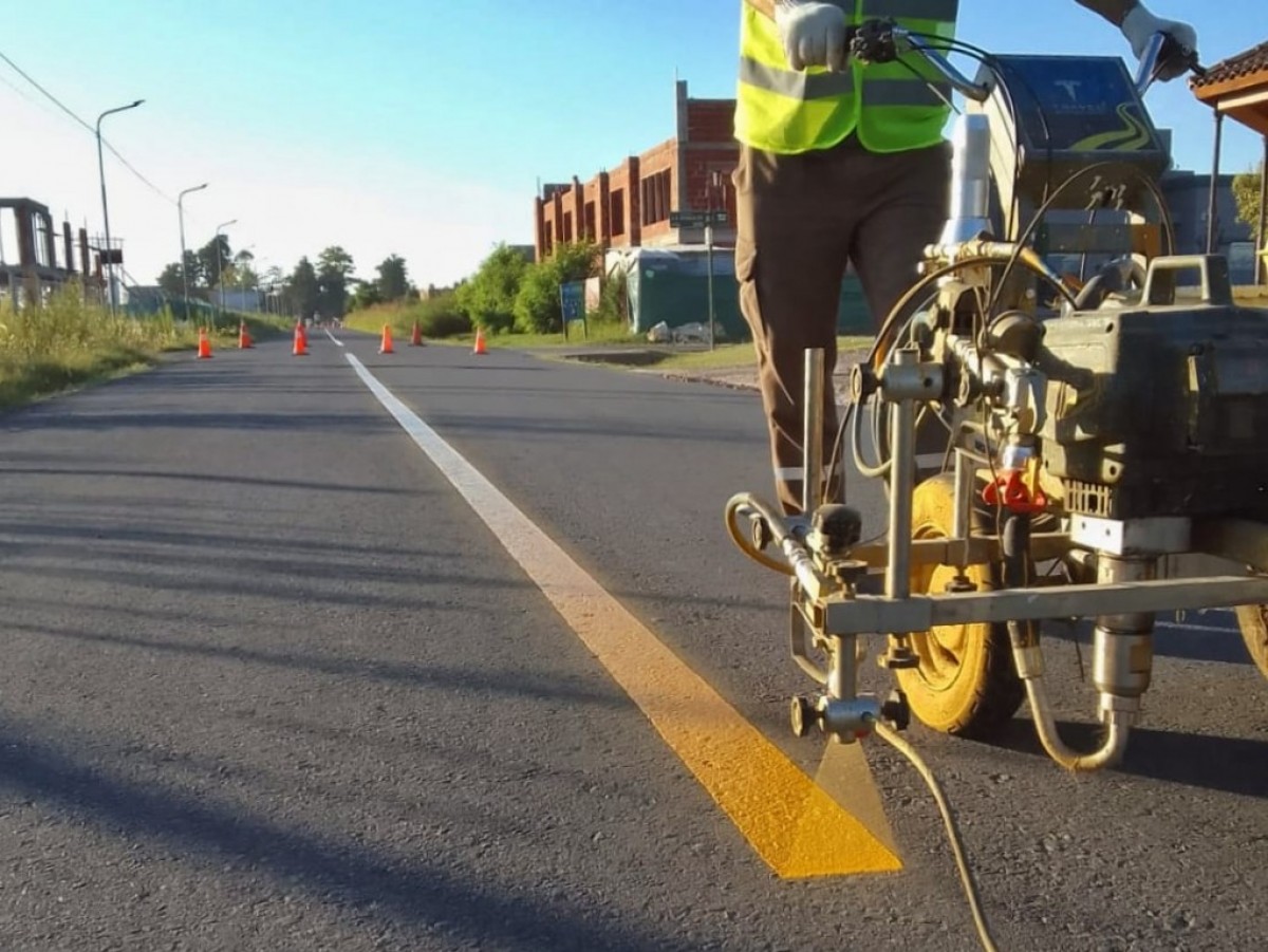 El Municipio continúa realizando trabajos de demarcación y señalización vial