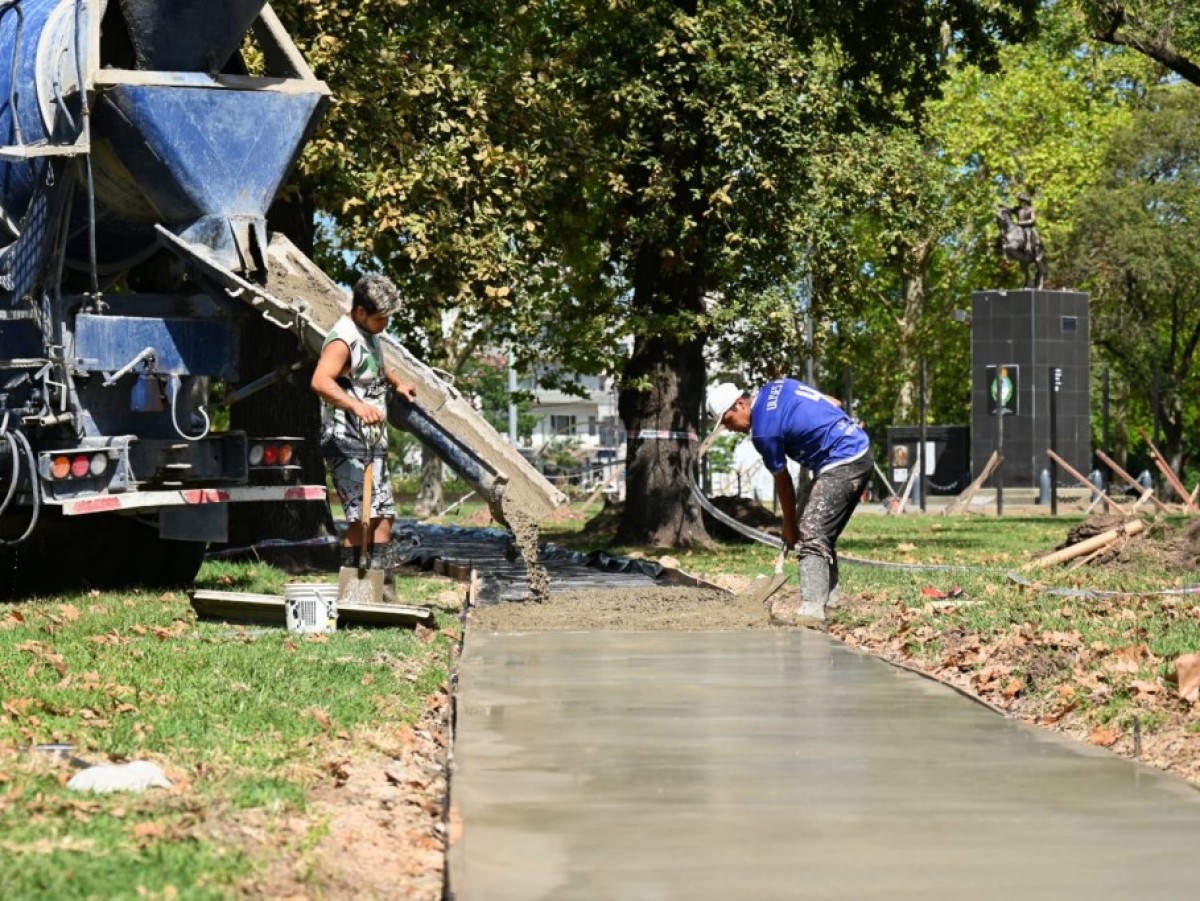 Trabajos de construcción de nuevos senderos en el Parque San Martín