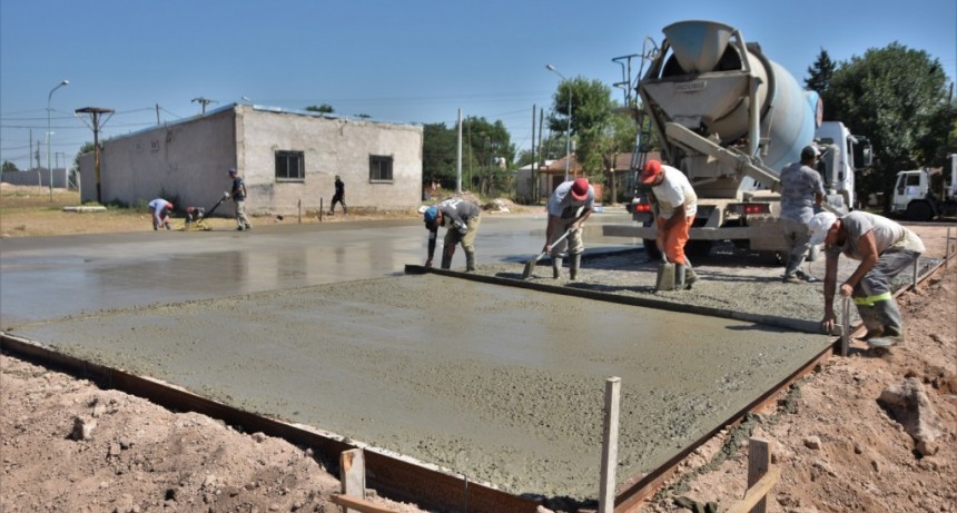 Continúa la construcción de playones deportivos en Villa del Parque y Juan XXIII