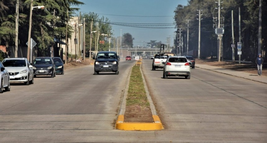 Se habilitó al tránsito los cuatro nuevos carriles de la Avenida Beschtedt