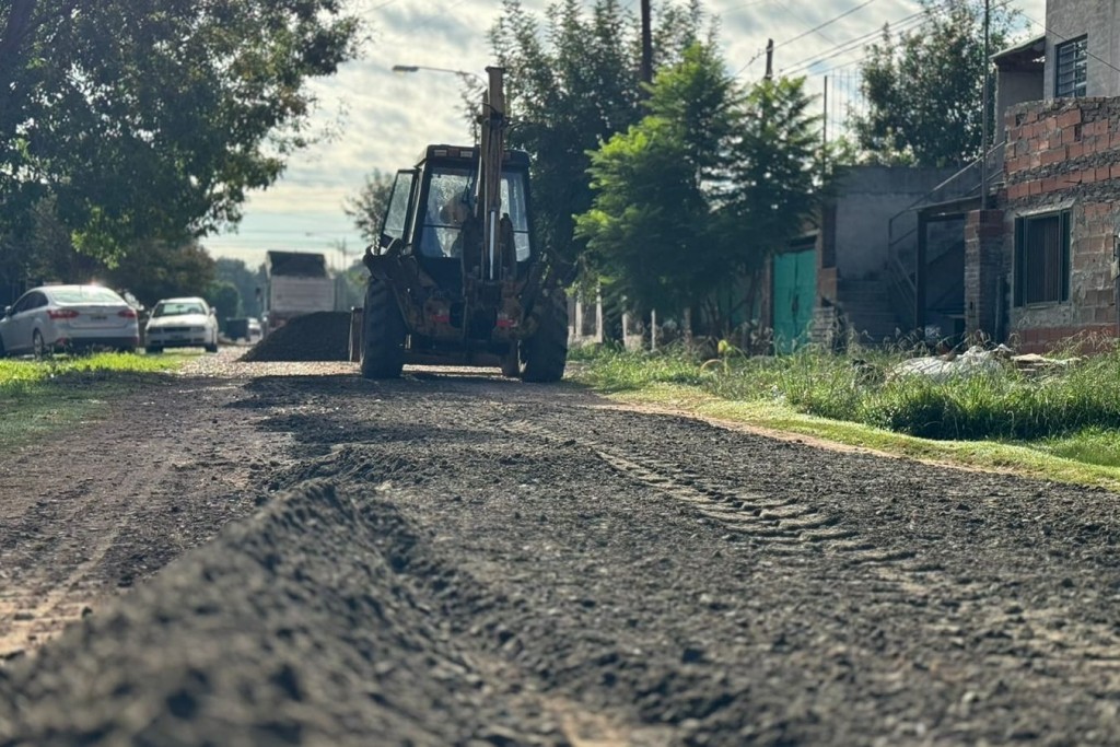 El Municipio realiza trabajos de mejoramiento vial en barrio Juan XXIII 