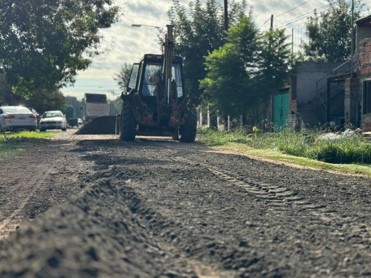 El Municipio realiza trabajos de mejoramiento vial en barrio Juan XXIII 