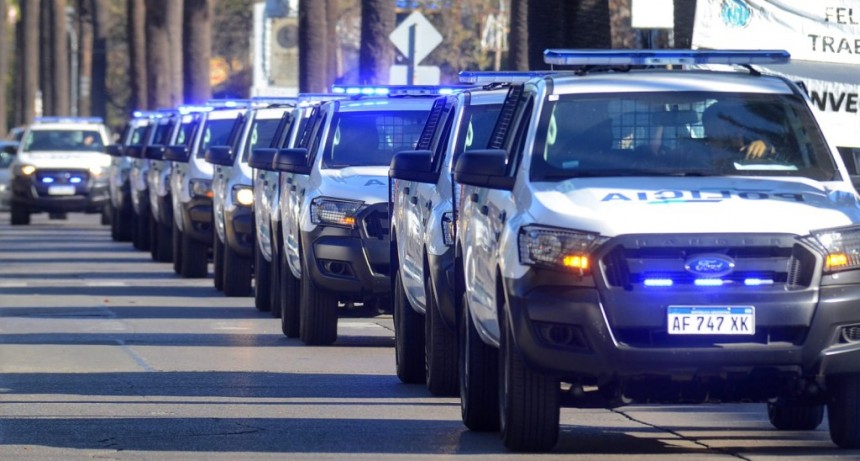 el Intendente presentó 12 nuevos móviles policiales
