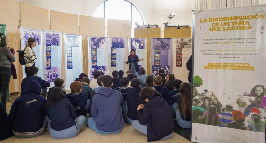 Se inauguró la Muestra Móvil de Ana Frank en el Museo Municipal de la Ciudad