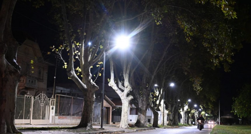 El Municipio instaló nueva iluminación LED en avenida España