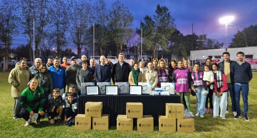 El Municipio y Provincia entregaron equipamiento a Escuelas de Fútbol