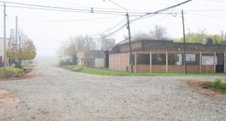 El Municipio realiza trabajos de mejoramiento vial en barrio Zapiola