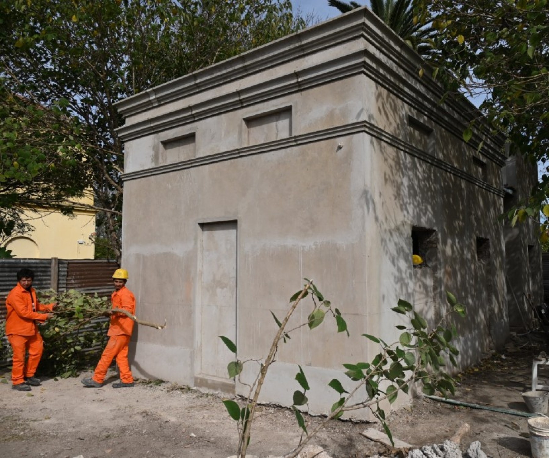 Avanza la obra de remodelación de los baños públicos de Carlos Keen