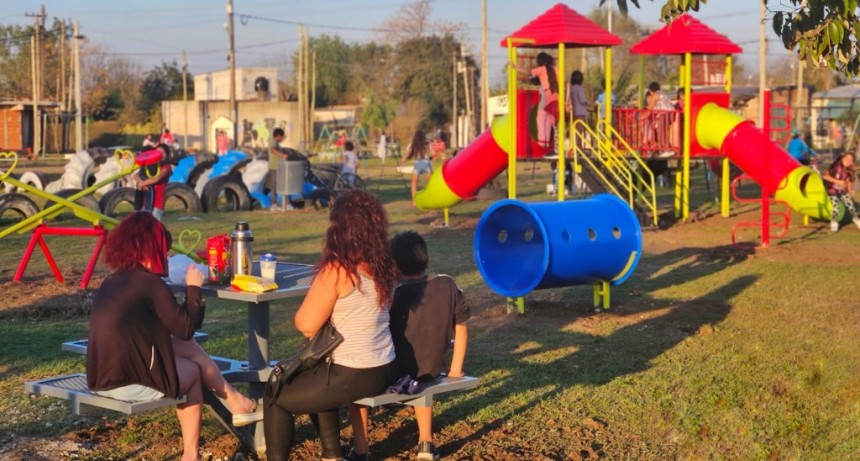 Recambio de juegos y puesta en valor de las plazas del barrio Villa del Parque y San Jorge