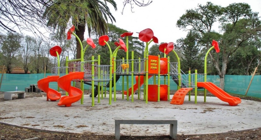 Avanza la instalación de nuevas islas de juegos infantiles en cuatro plazas