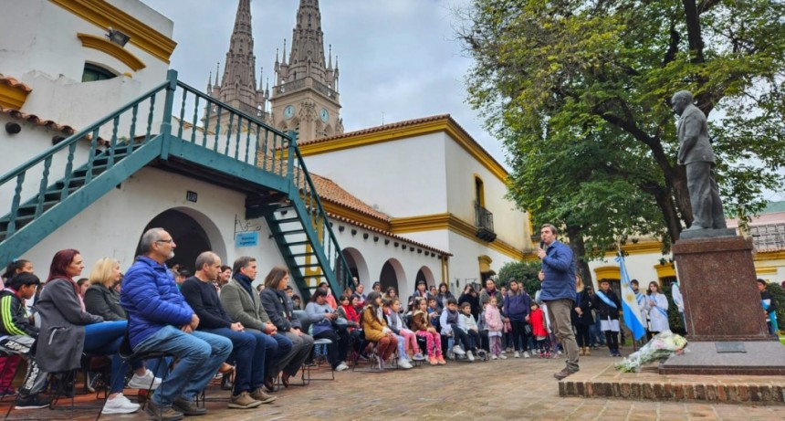 Se realizó un acto en homenaje a Enrique Udaondo