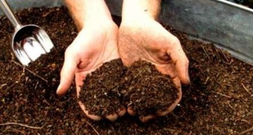 La Defensoría lanzó una novedosa campaña para promover el compost domiciliario