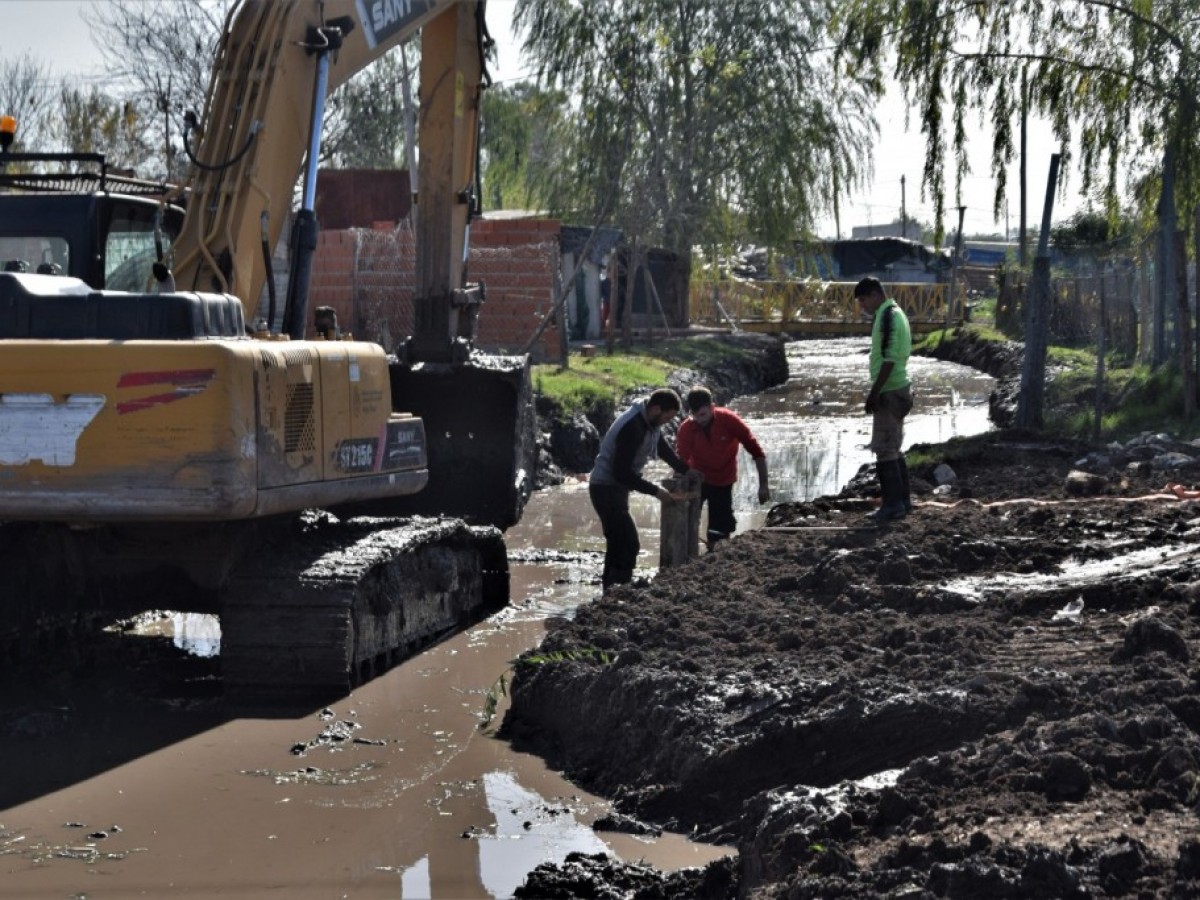 Avanzan los trabajos de saneamiento del arroyo Lanusse