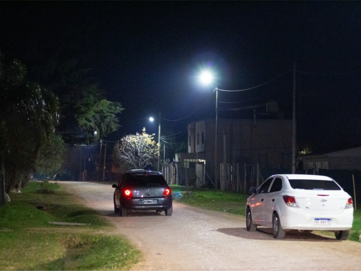 El Municipio instaló nuevas luces LED en el barrio Luna