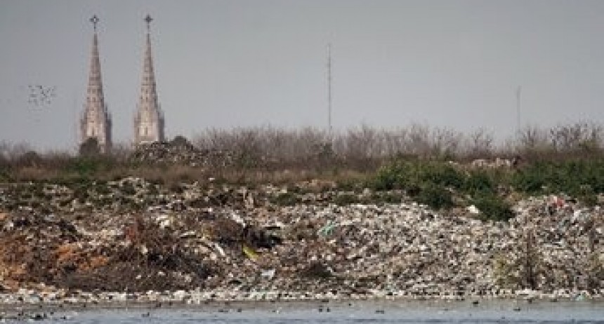 La Defensoría fue a la Justicia ante el conflicto por el basural a cielo abierto en Luján
