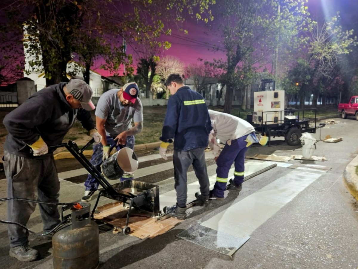 Seguridad Vial: demarcación de sendas peatonales en cruces semaforizados