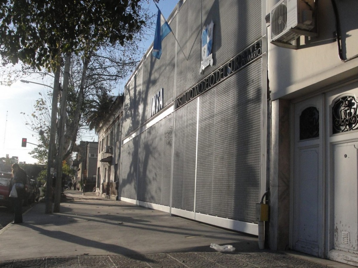 CIERRA UN COLEGIO EN BUENOS AIRES