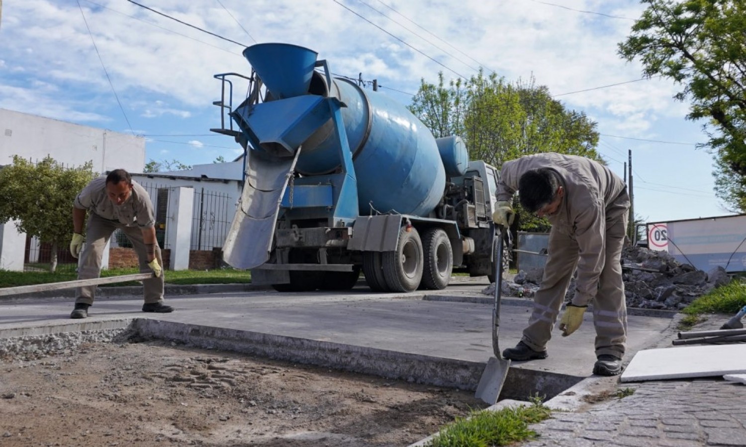 Continúan los trabajos de reconstrucción de pavimento en hormigón en barrios y localidades