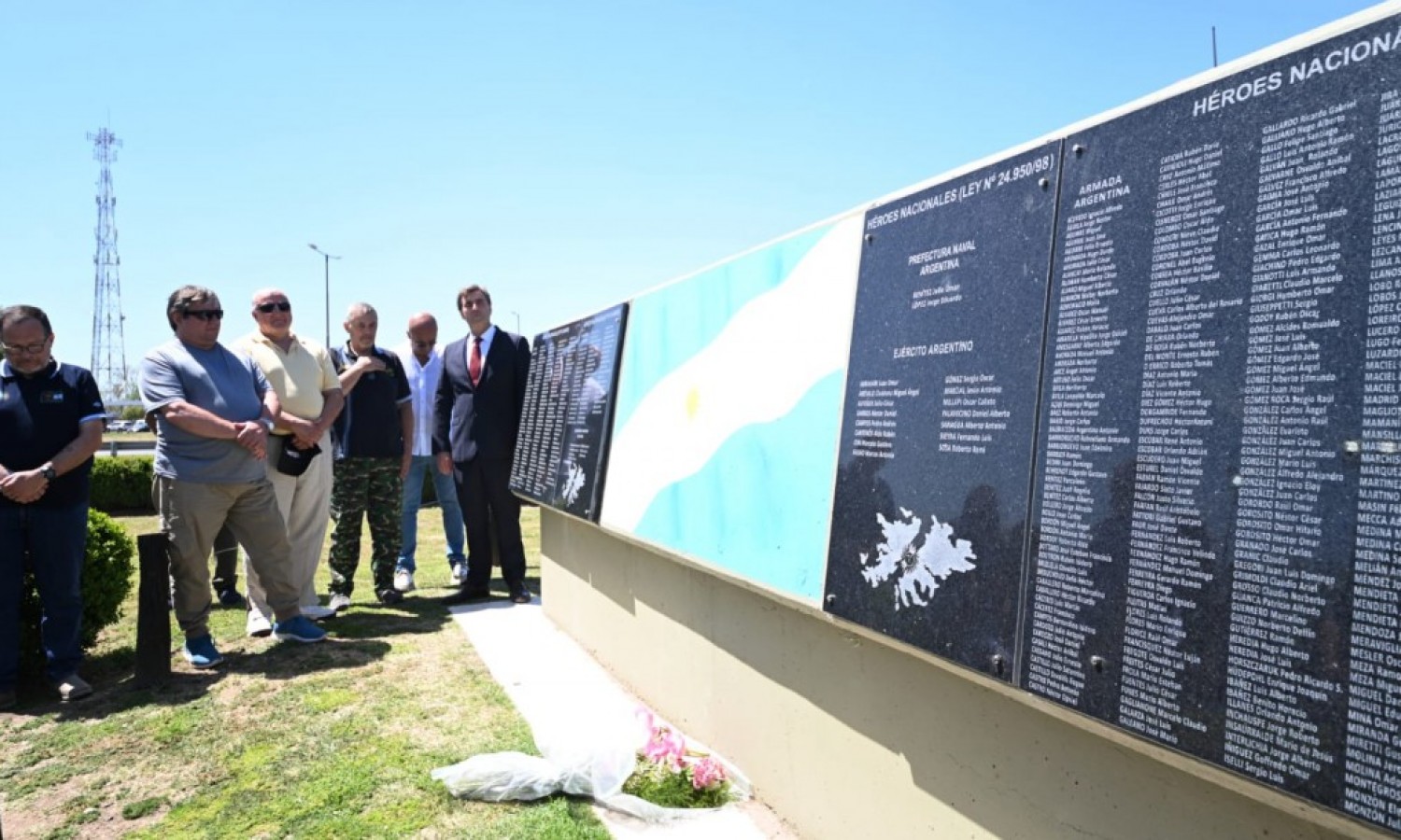 Se restituyeron las placas conmemorativas de los Caídos en la Guerra de Malvinas