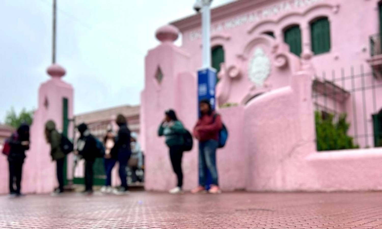 Finalizaron los trabajos de reconstrucción de veredas en la Escuela Normal