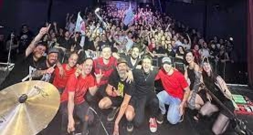 Miniaturas presentó “El Club de los Perdidos” en un Roxy con localidades agotadas