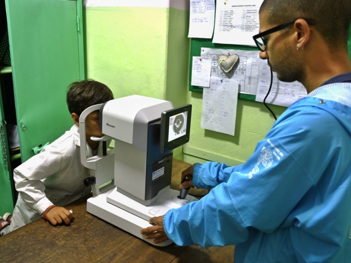 Nueva jornada de revisión oftalmológica en la Escuela Primaria N° 9 de Open Door