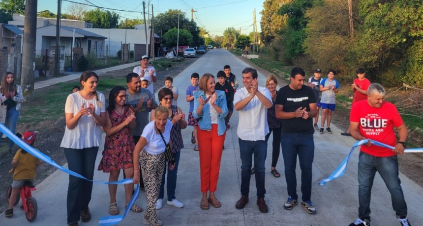 Se inauguró la repavimentación del acceso al barrio Los Laureles