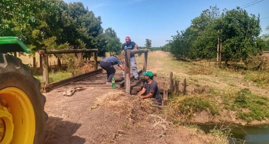 El Municipio de Luján continúa realizando trabajos de mejoramiento vial en las localidades del distrito. 