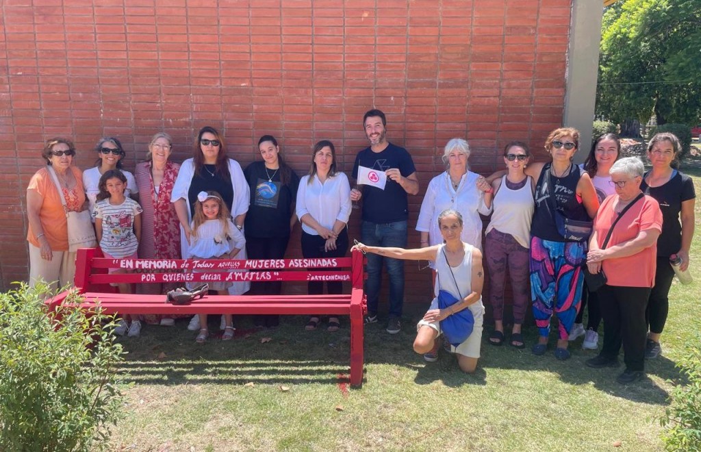 Luján por la Paz: se inauguró un Banco Rojo en el Polideportivo 