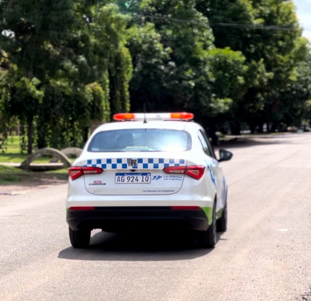 Refuerzan el patrullaje en el distrito con móviles de Policía Local y Guardia Urbana