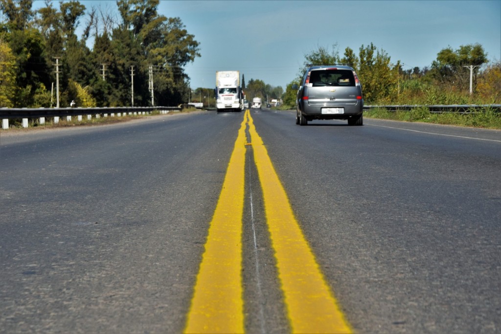 Seguridad vial: el Municipio realiza trabajos de demarcación y señalización en Ruta Provincial N° 192