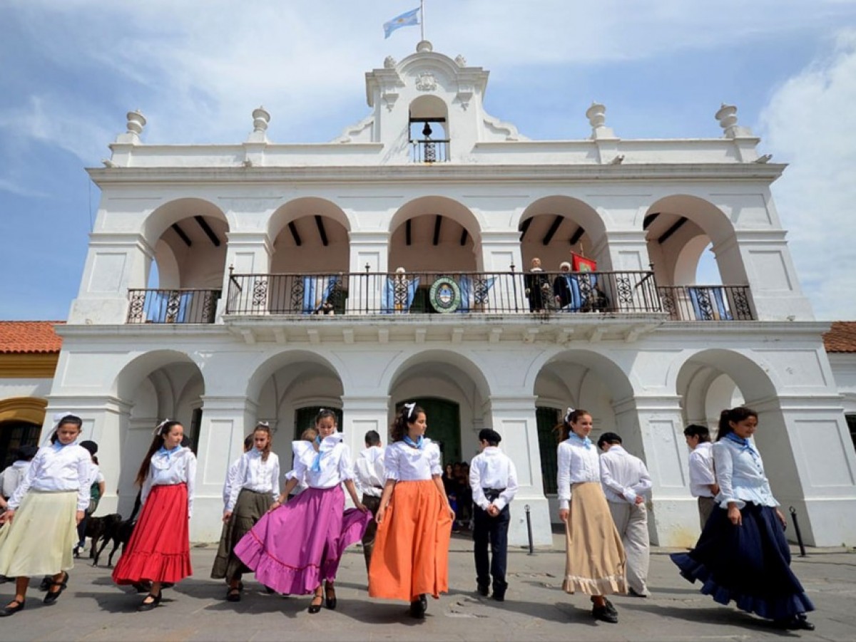 Actividades por el 214° aniversario de la Revolución de Mayo 