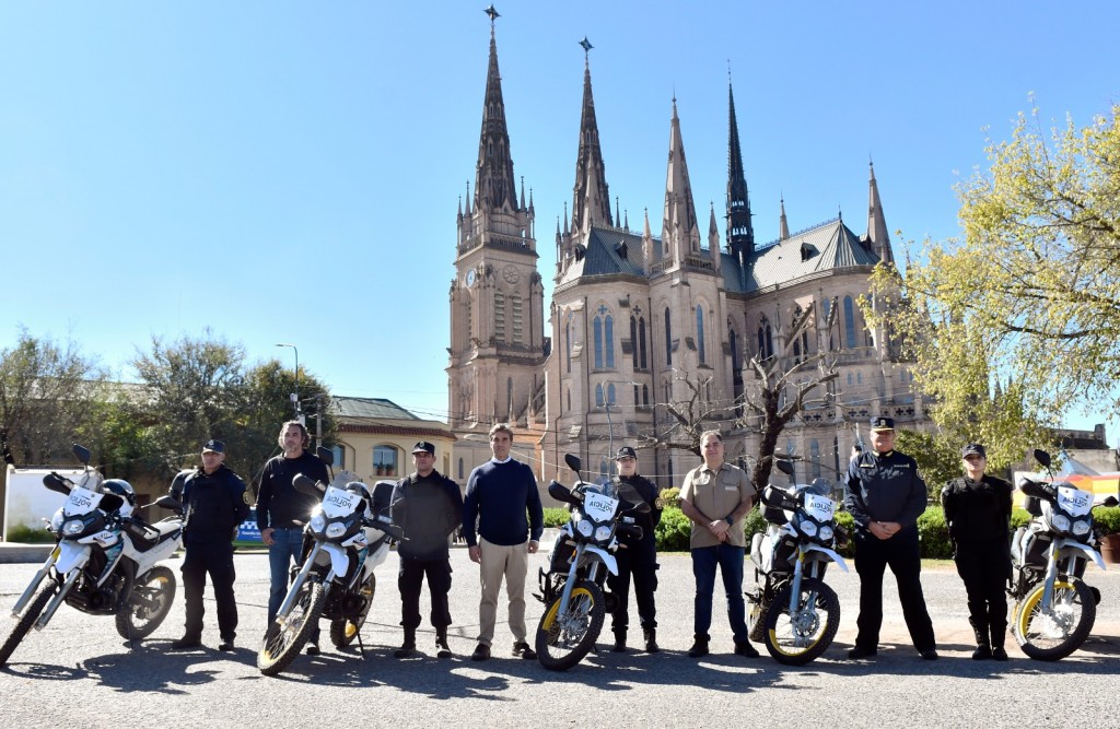 Luján continúa reforzando la seguridad con nuevas motos de la Policía y 30 efectivos. 