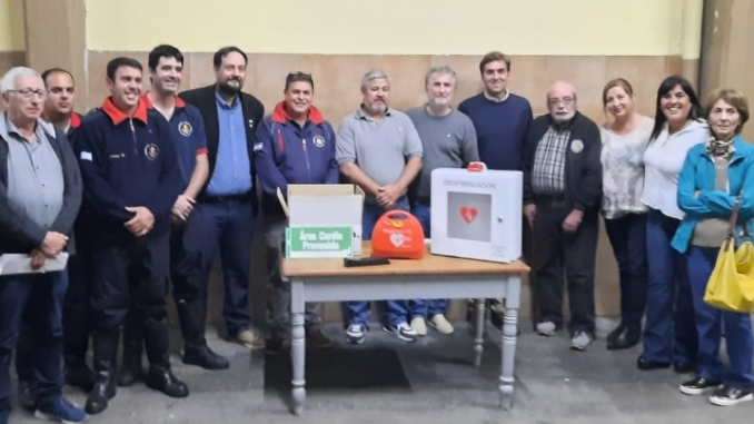 SE ENTREGÓ UN DESFIBRILADOR A LOS BOMBEROS VOLUNTARIOS DE LUJAN