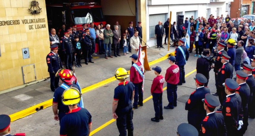 Se realizó el acto por el Día del Bombero Voluntario