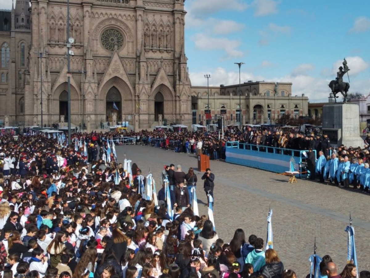 Se realizó el acto por el Día de la Bandera 