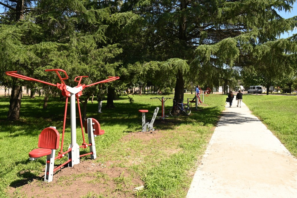 El Municipio comenzará una nueva etapa de instalación de juegos infantiles y mobiliario deportivo en plazas 