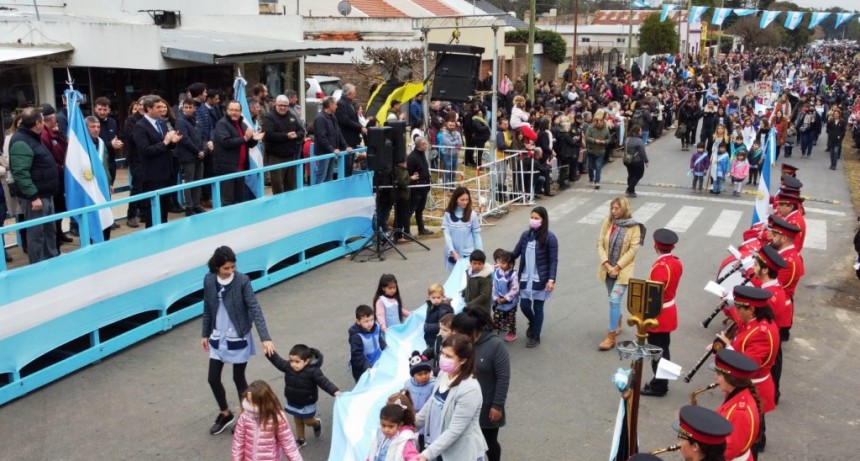 Se realizó en Jáuregui el tradicional desfile para celebrar el 9 de Julio