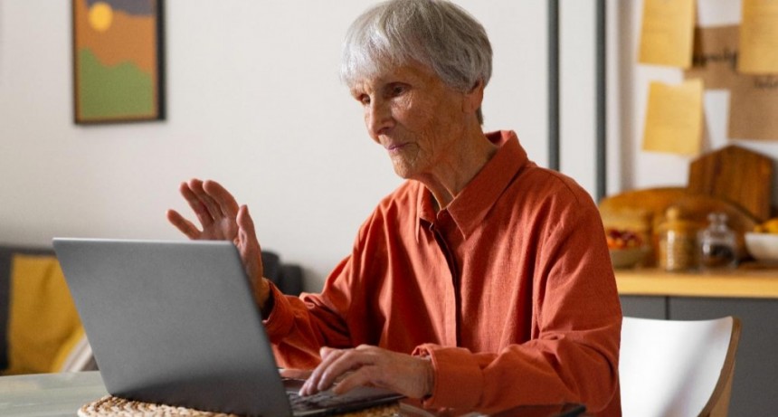 Capacitación sobre uso de nuevas tecnologías para adultos mayores