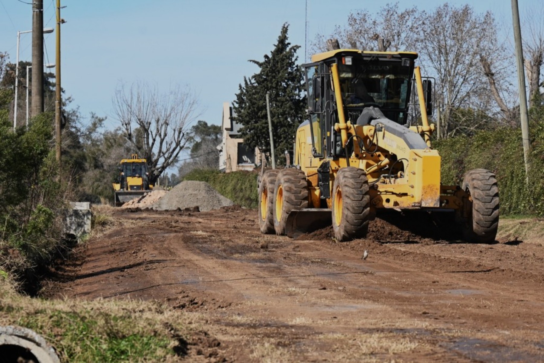 El Municipio realiza trabajos de mejoramiento vial en el barrio Luna