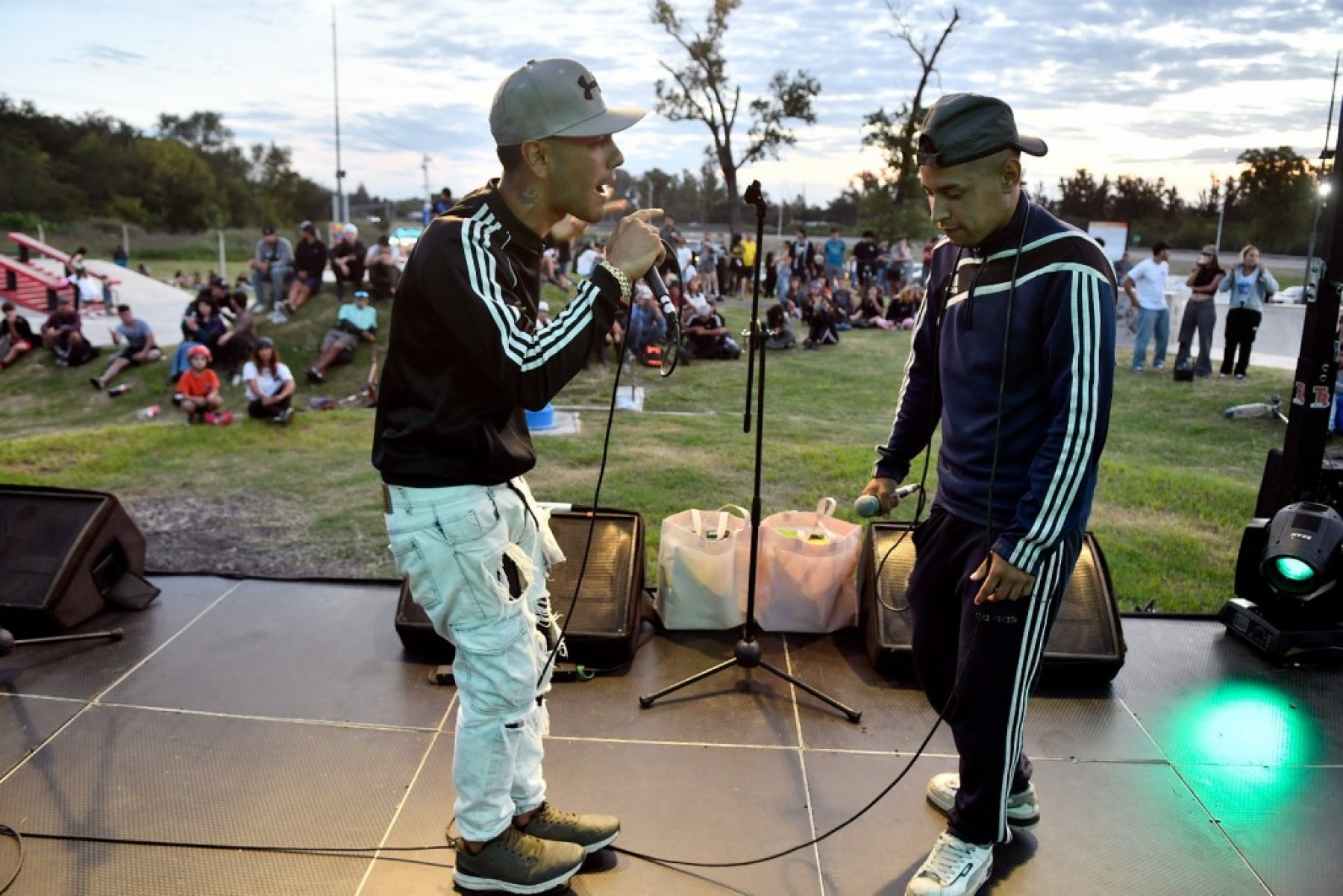 Juventudes: Festival por el Día del Amigo en la plazoleta Antigua Estación Basílica