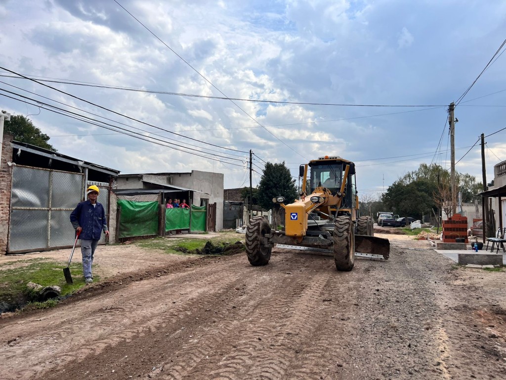 Comenzó la pavimentación de tres nuevas cuadras en barrio La Palomita
