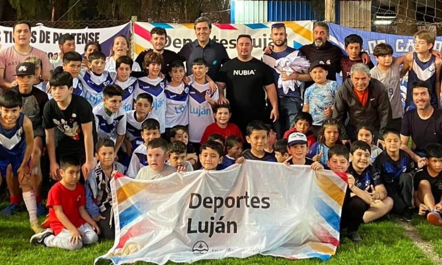  El Municipio realiza la entrega de camisetas a las Escuelas de Fútbol de ACIFO