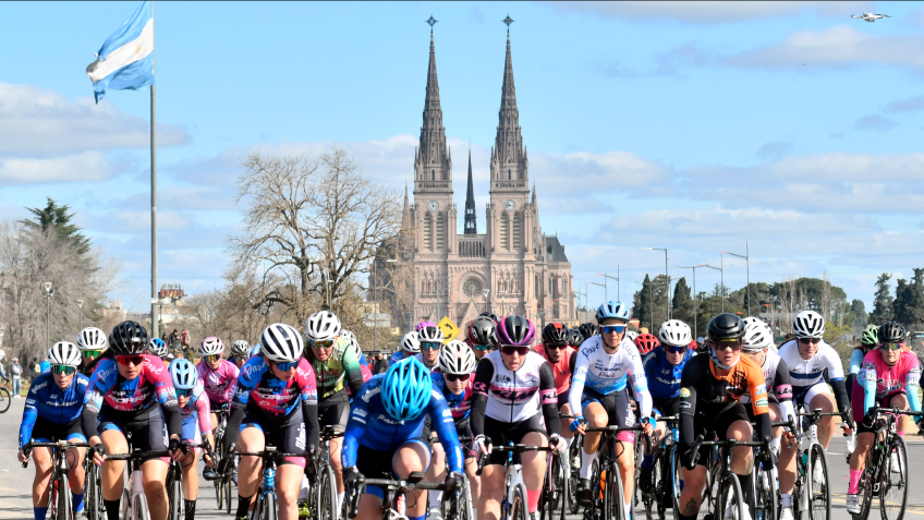 Más de 700 ciclistas participaron de la tercera edición del “Gran Premio Ciudad de Luján”