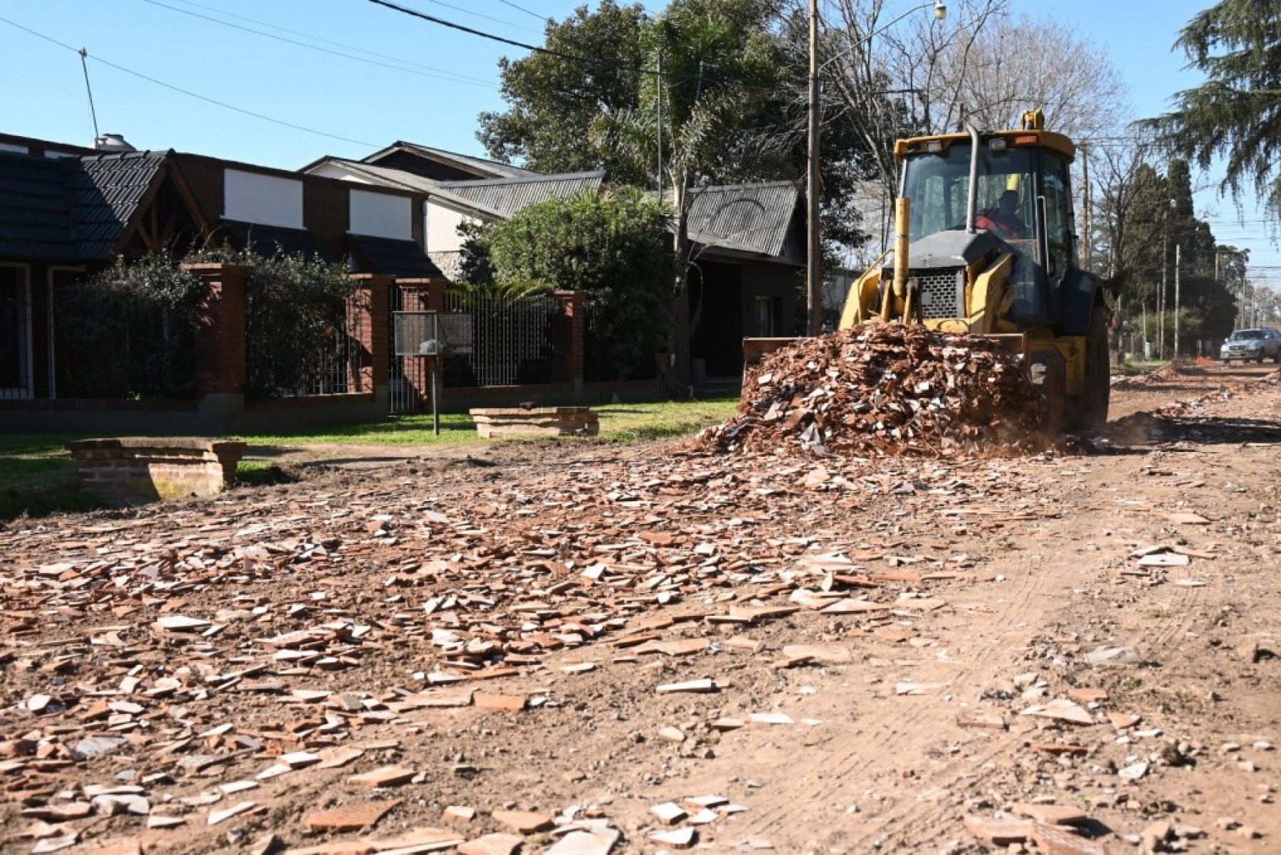 Comenzó un plan de mejoramiento vial de 160 cuadras en barrios de Luján