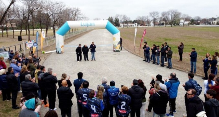 Se inauguró la pista de atletismo renovada del Polideportivo Municipal