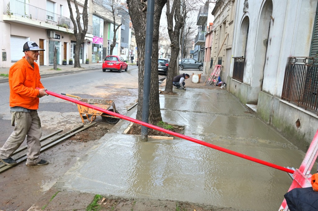 Continúa la reconstrucción de veredas en el centro de la ciudad
